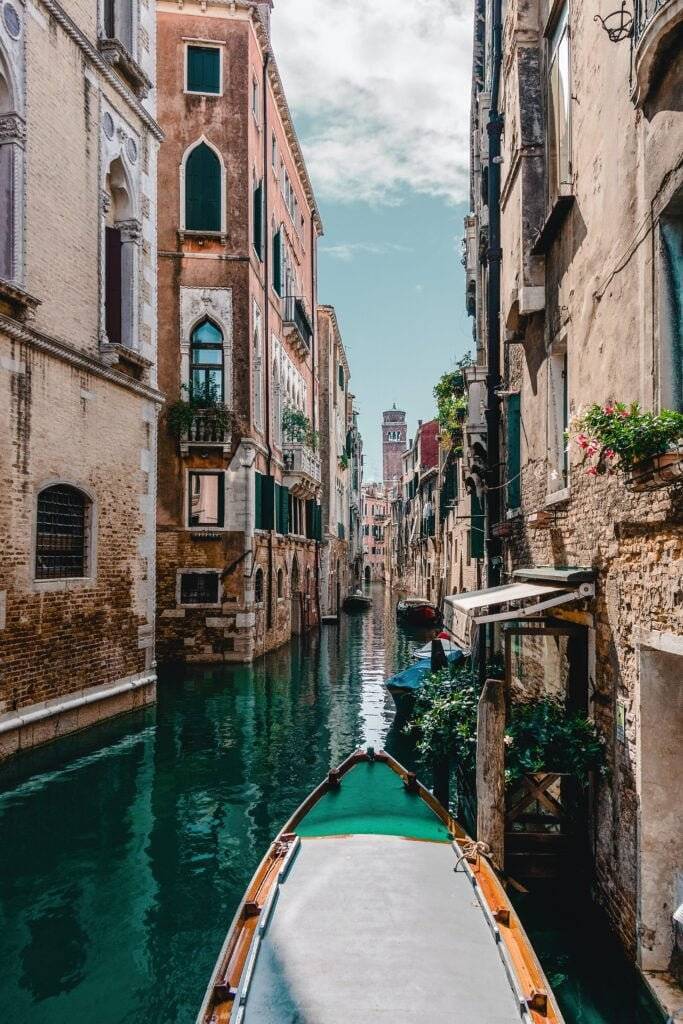 Viagem de Lua de Mel: 5 Destino Romanticos pelo mundo — Experimentem a deliciosa culinária italiana nos restaurantes locais, como a Trattoria da
